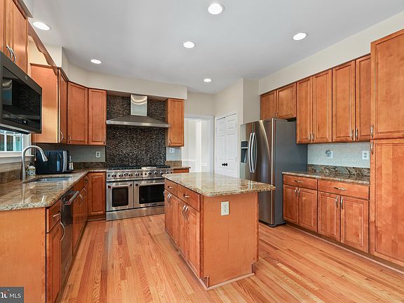 3rd image of 13102 Rockpointe Ct