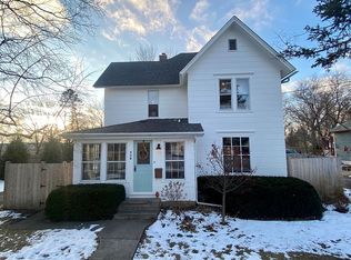 408 S Lake St, Grayslake, IL 60030