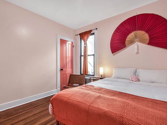 3rd image of 31 Canner St #1