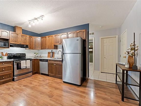 5th image of 111 Grey St #204
