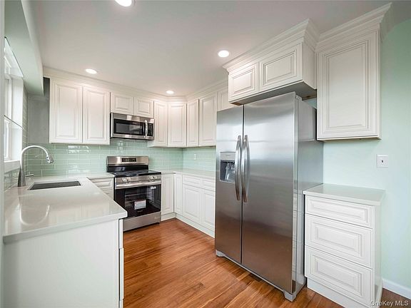 4th image of 680 Sierra Vista Ln