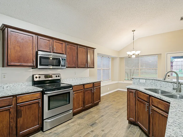 3004 Norwich Ln — Photo 11