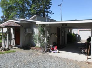 1364 Daisy Ln, Grants Pass, OR 97527