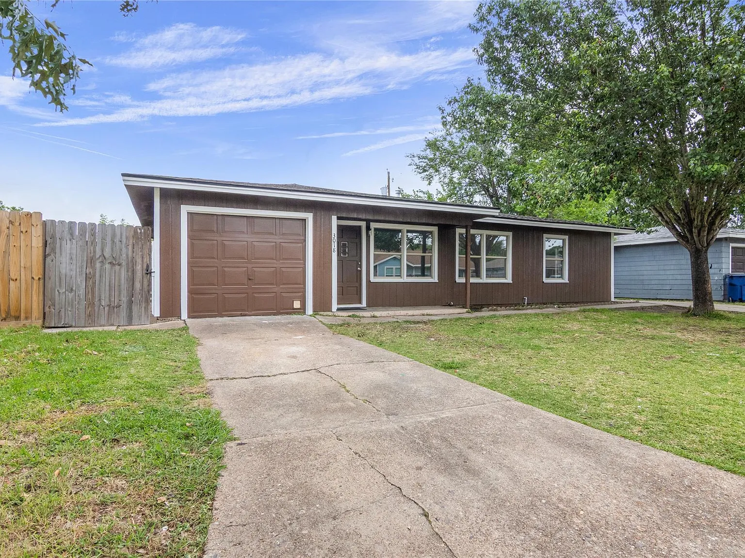 3 bed, 2.0 bath, 1095 sqft, $1,800 — Photo 2