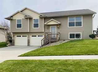 193 Rogers Dr, Williamsburg, IA 52361