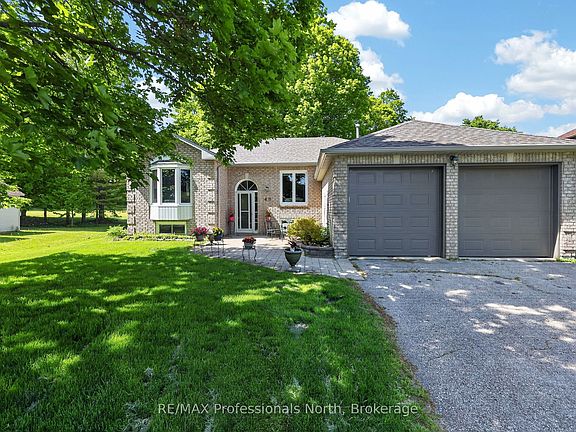 4th image of 48 Fairway Cres