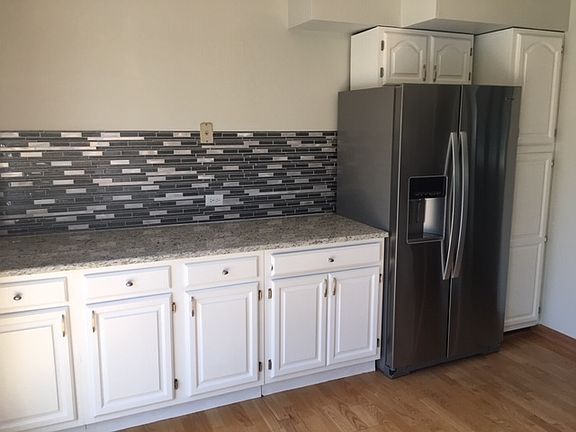 4th image of 1505 N Park Dr
