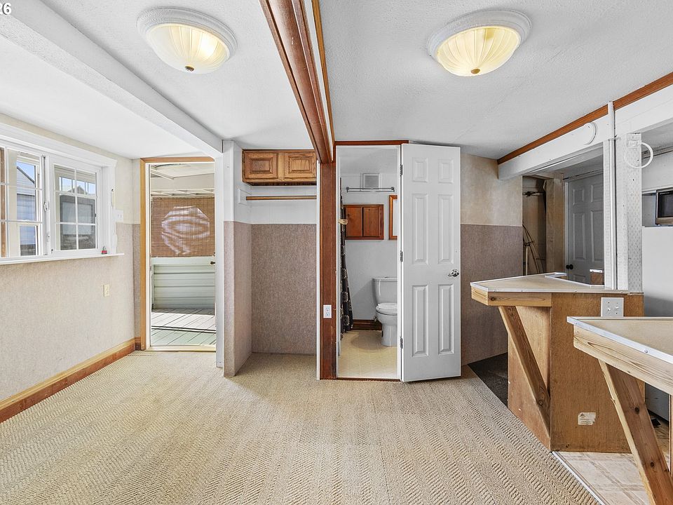 12th image of 2901 NE Marine Dr