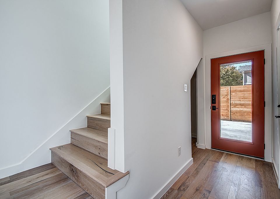 1st image of 2118 N Carroll Ave #102