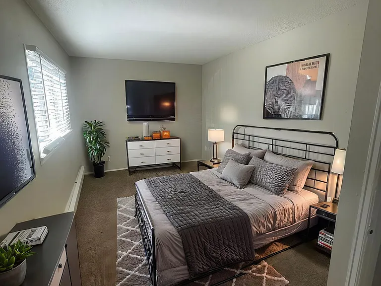 Westwind Apartments — Photo 4