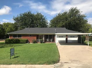 1104 S Stratton St, Decatur, TX 76234