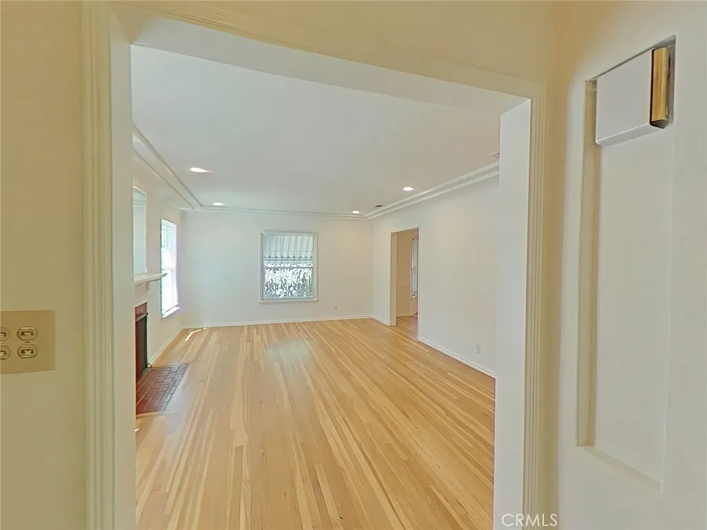 3 bed, 2.5 bath, 1446 sqft, $5,500 — Photo 2