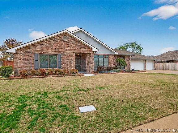 2nd image of 2733 Montrose Dr