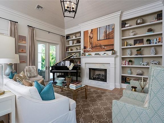 3rd image of 112 Hidden Oak Dr