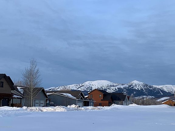 2nd image of 715 Palisade Trl