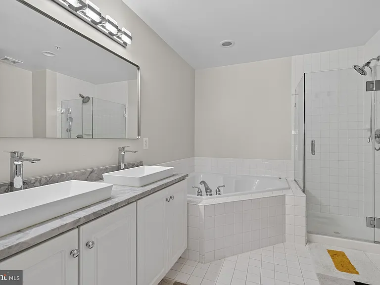 8814 Hunting Lodge Ct — Photo 35