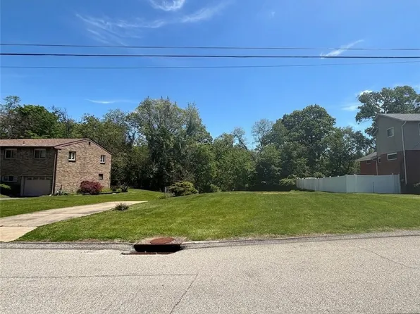 3301 Valewood Dr, Homestead, PA 15120
