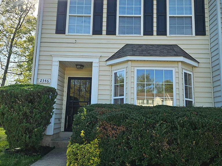 2346 Hazelwood Ct — Photo 1
