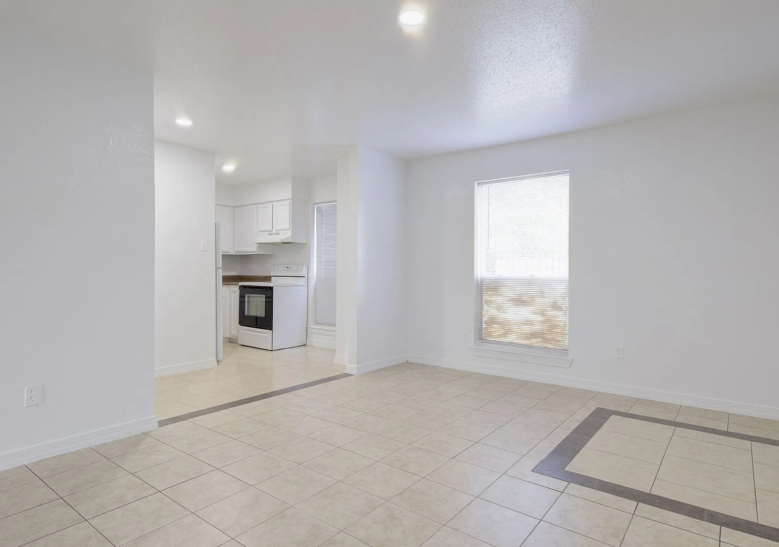 Hallshire Apartments — Photo 3