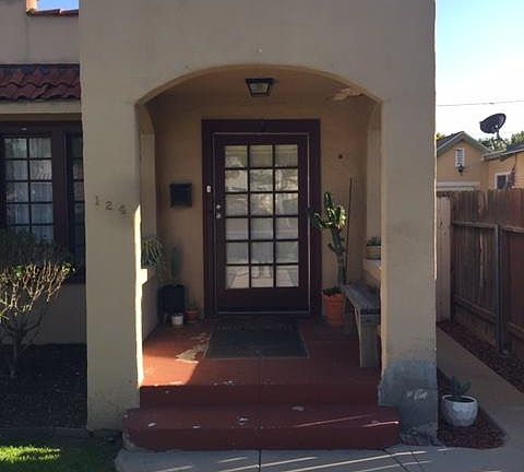 The entrance to your new home..... pull up a chair and pour yourself a cool lemonade....