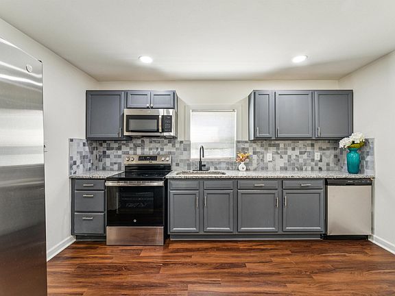 5th image of 829 Alden Ave