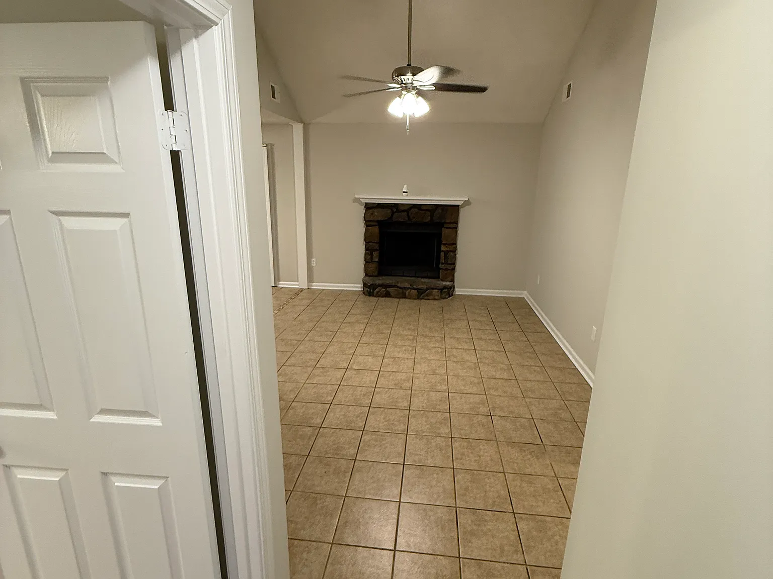 3 bed, 1352 sqft, $1,850 — Photo 3
