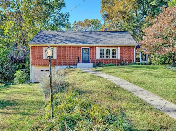 1482 Wolf Creek Dr, Vinton, VA 24179