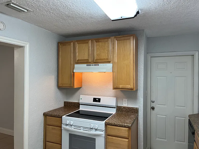 718 E Anderson St — Photo 7