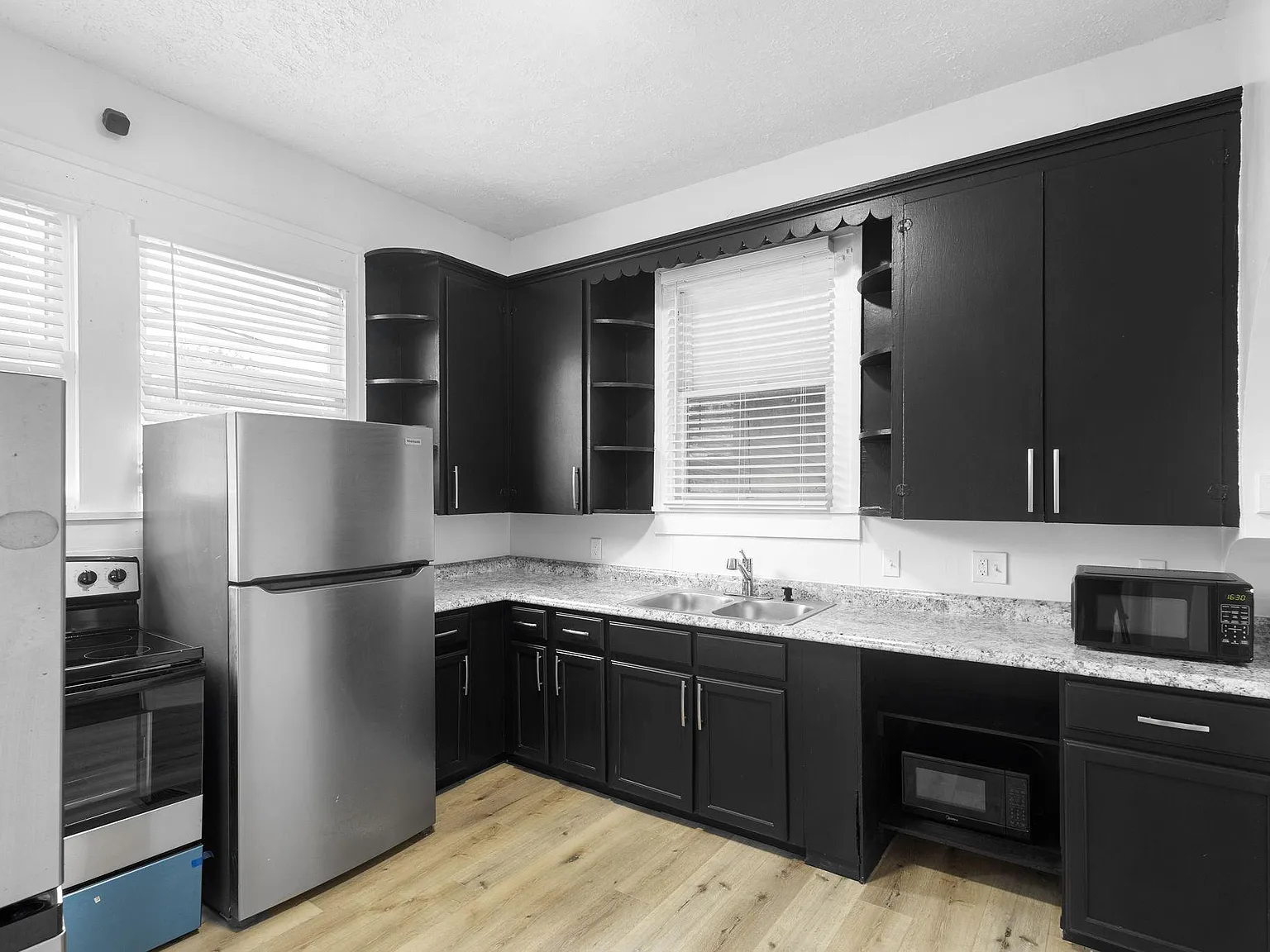 4 bed, 4.0 bath, 1800 sqft, $1,074 — Photo 4