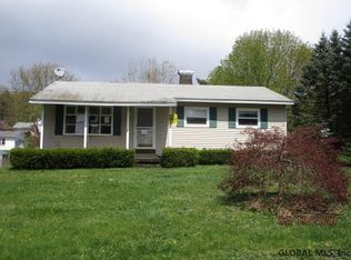 17 Calhoun Rd, Troy, NY 12180