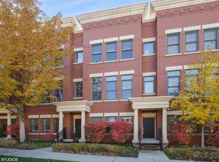 215 Prairie St, Elgin, IL 60120