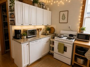 838 W Bradley Pl #2F, Chicago, IL 60613