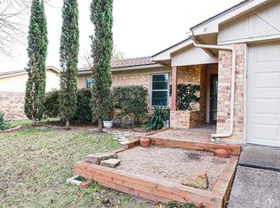 1424 Trammell Dr, Benbrook, TX 76126