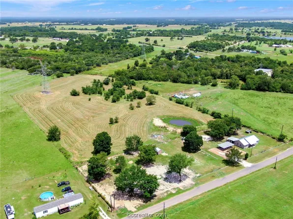 7123 Breezewood Dr, Iola, TX 77861