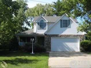 9870 Byromar Ln, Grosse Ile, MI 48138