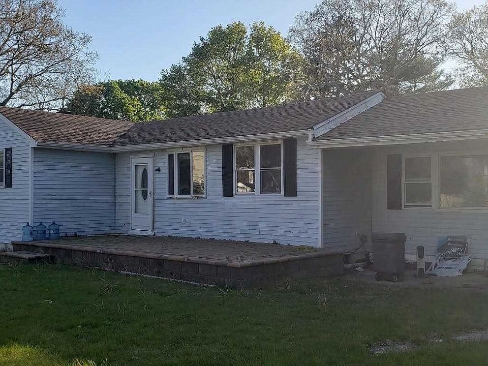 2nd image of 120 Roseland Ln