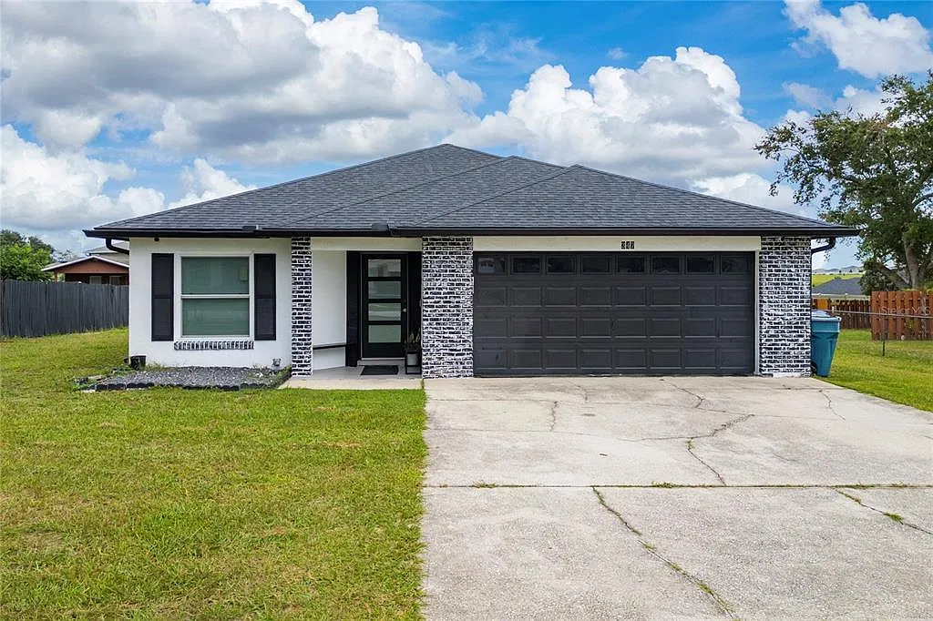 3 bed, 2.0 bath, 1260 sqft, $1,950 — Photo 2