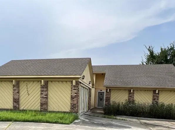 2220 Killington Dr, Harvey, LA 70058