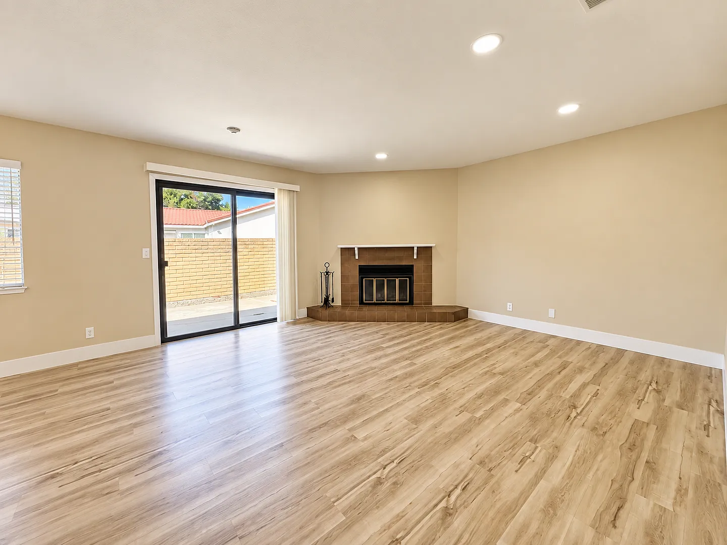 Union City condo is beautiful inside, has 2 car garage. — Photo 4