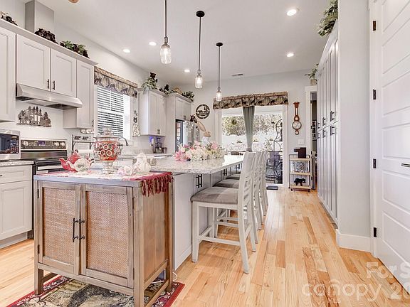 4th image of 35 Cider Hill Ln