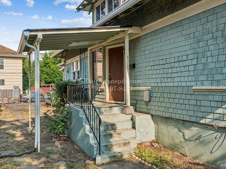 4315-4317 N Gantenbein Ave — Photo 6