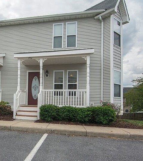 1256 Victorian Village Dr