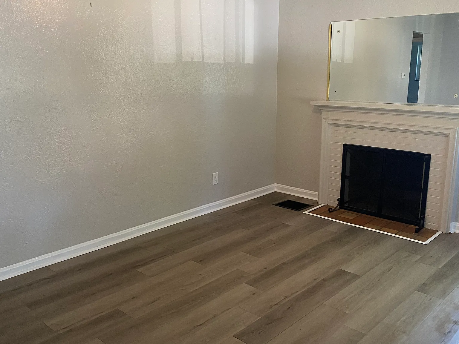 4 bed, 1350 sqft, $1,400 — Photo 3