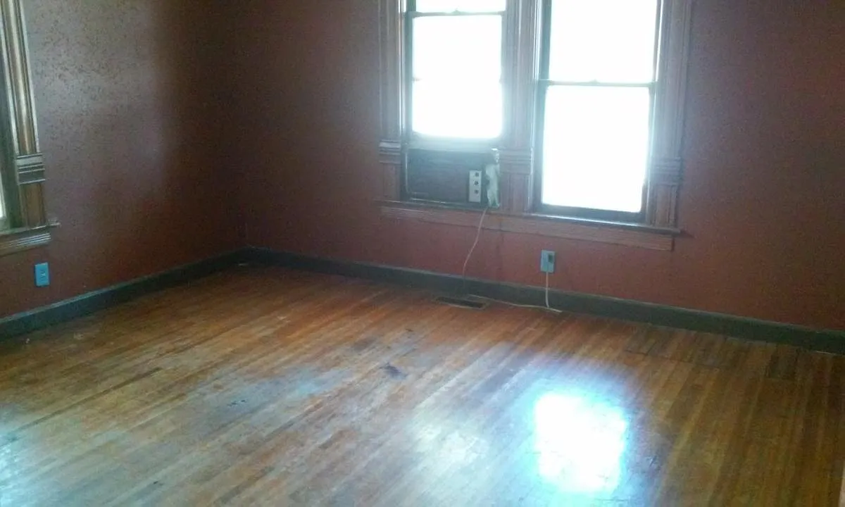 1st bedroom - 822 Haskell Ave #1
