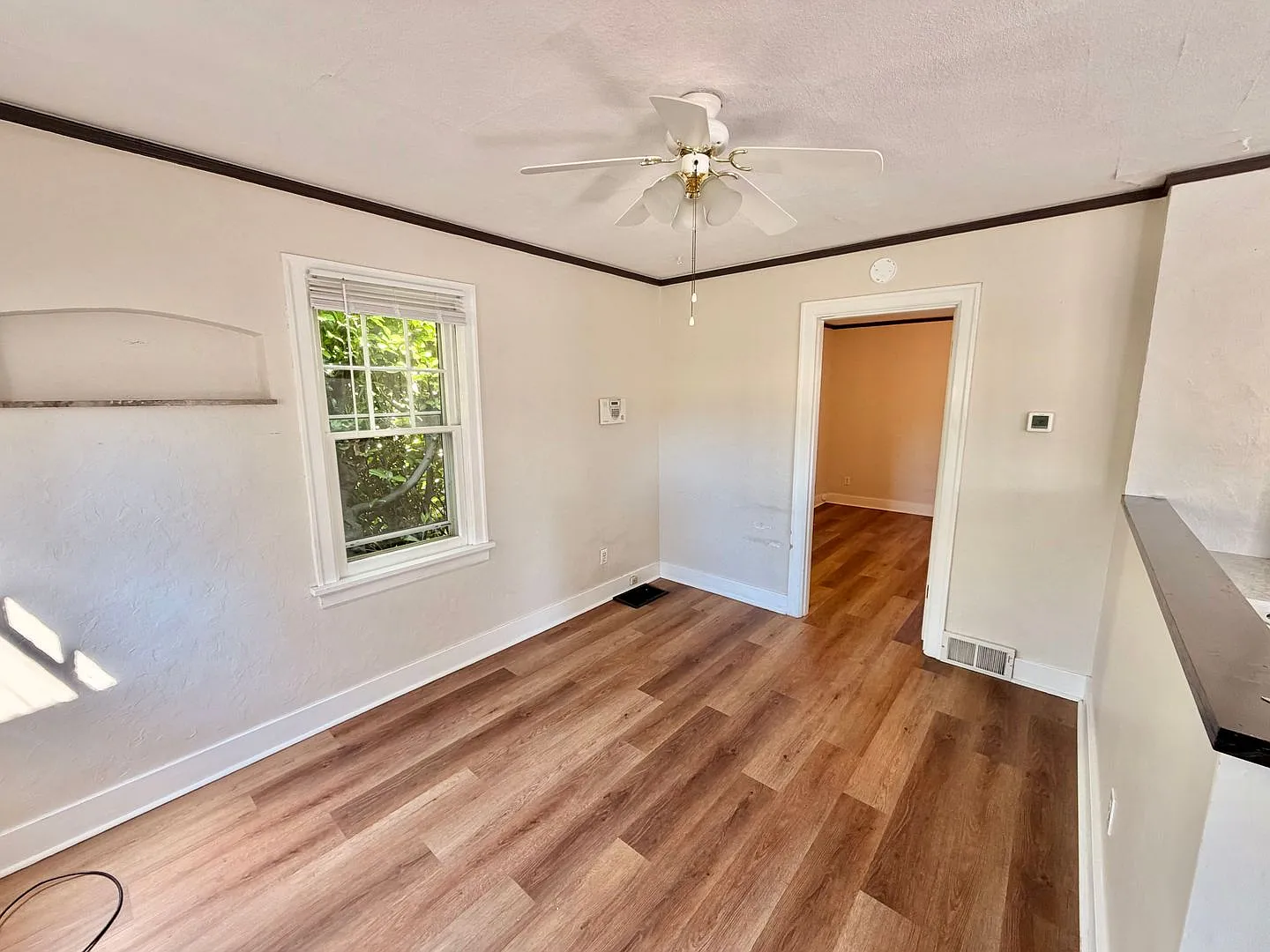 1 Bed/1Bath Bungalow in Kenton Neighborhood off N Interstate — Photo 2