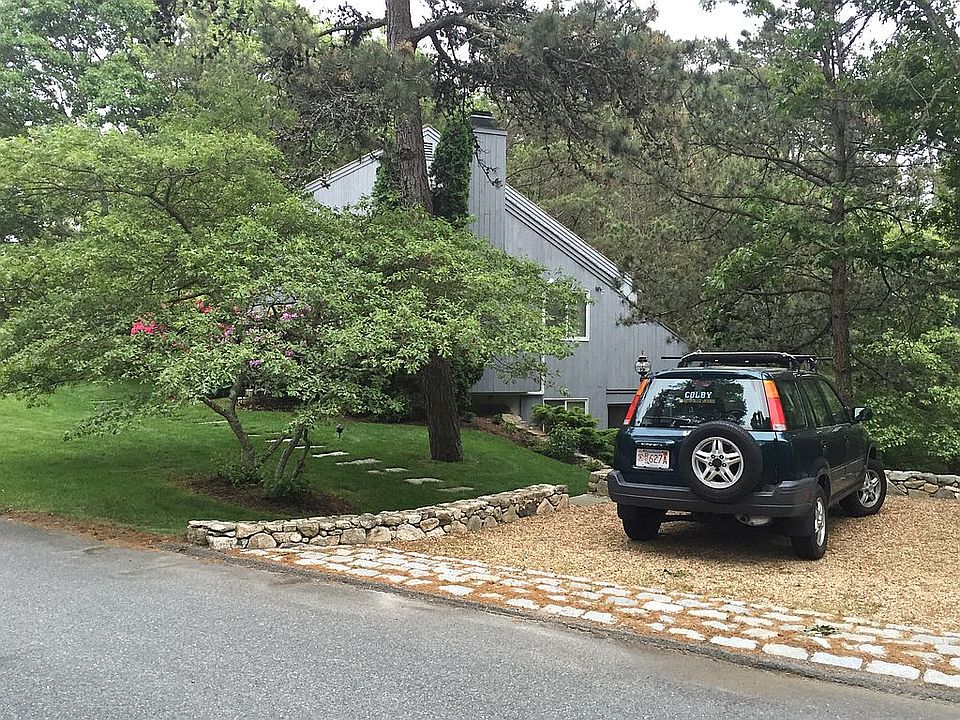2nd image of 27 Hidden Cove Rd