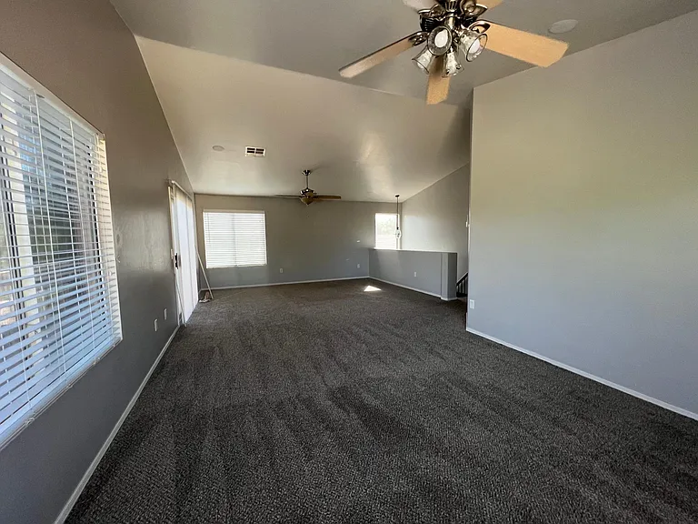 6821 S 40th Dr — Photo 8