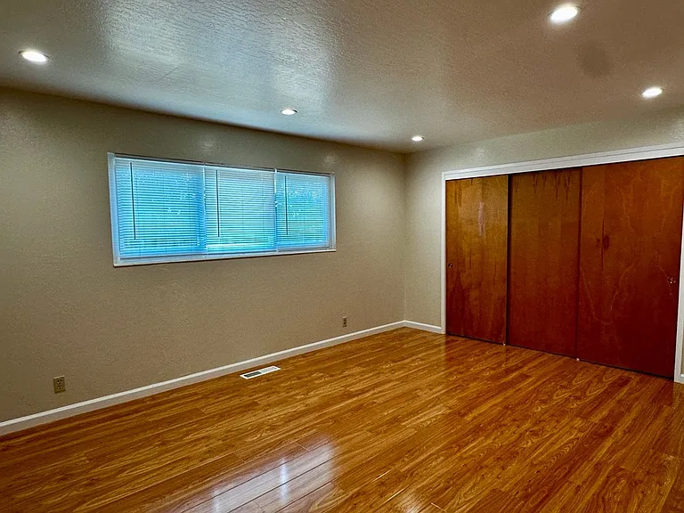 Charming 3 Bedroom, 2 Bath Duplex in Mountain View near Sylvan Park — Photo 6