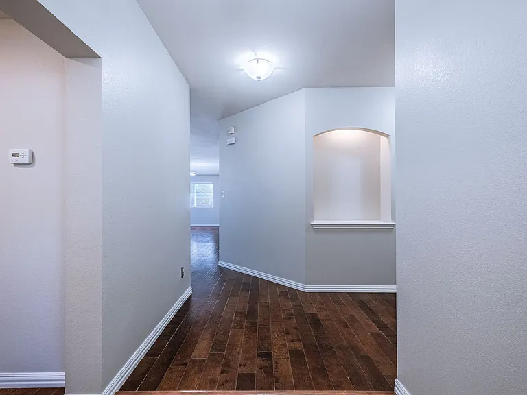 645 Fort Thomas Pl — Photo 4