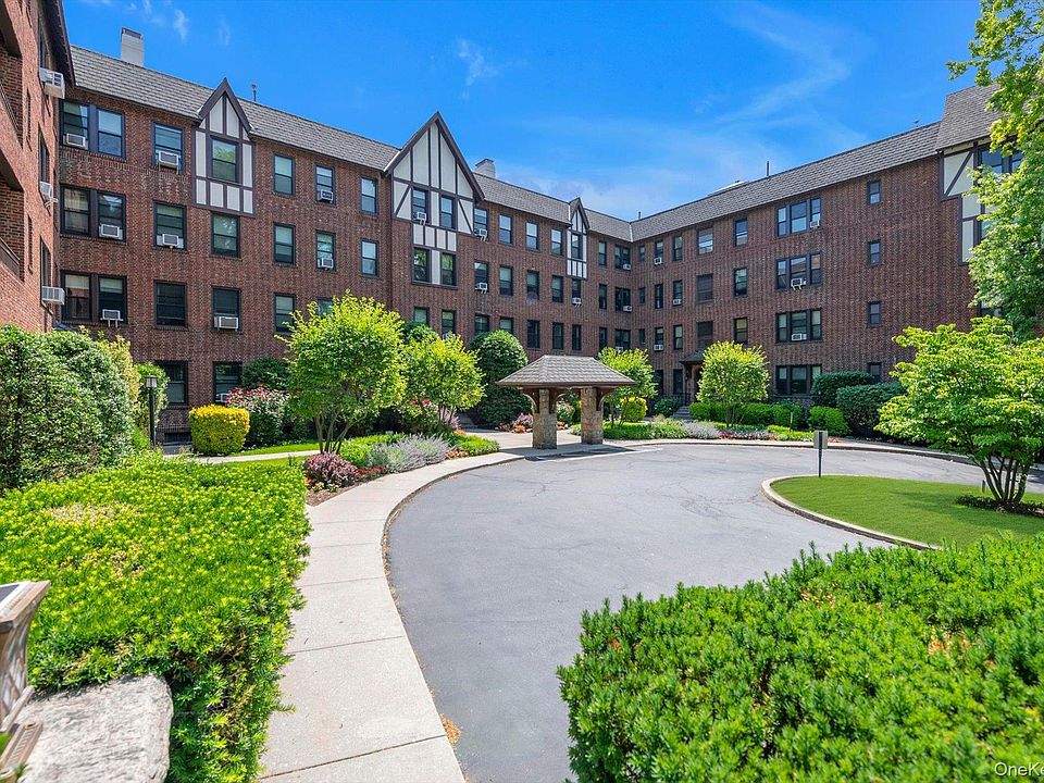 1st image of 240 Bronxville Road #C1